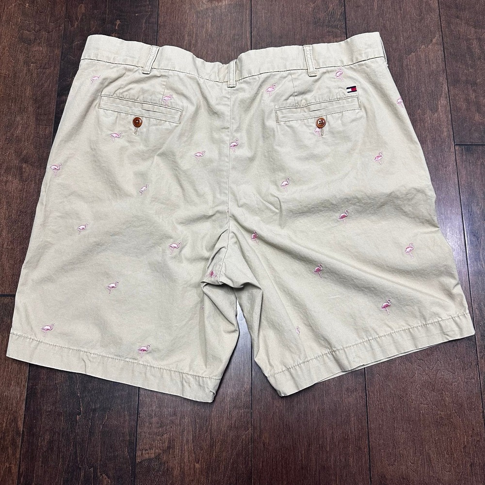 Tommy Hilfiger Classic Fit Khaki Shorts With Pink Flamingos‎ Men's Sz 40 - Picture 2 of 7